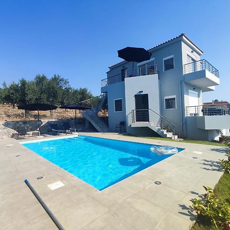 Evilenia Luxury Apartments 칼라마타 외부 사진