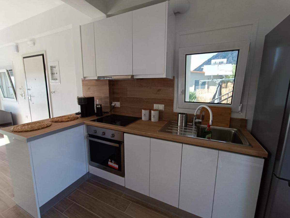 Evilenia Luxury Apartments 칼라마타 외부 사진