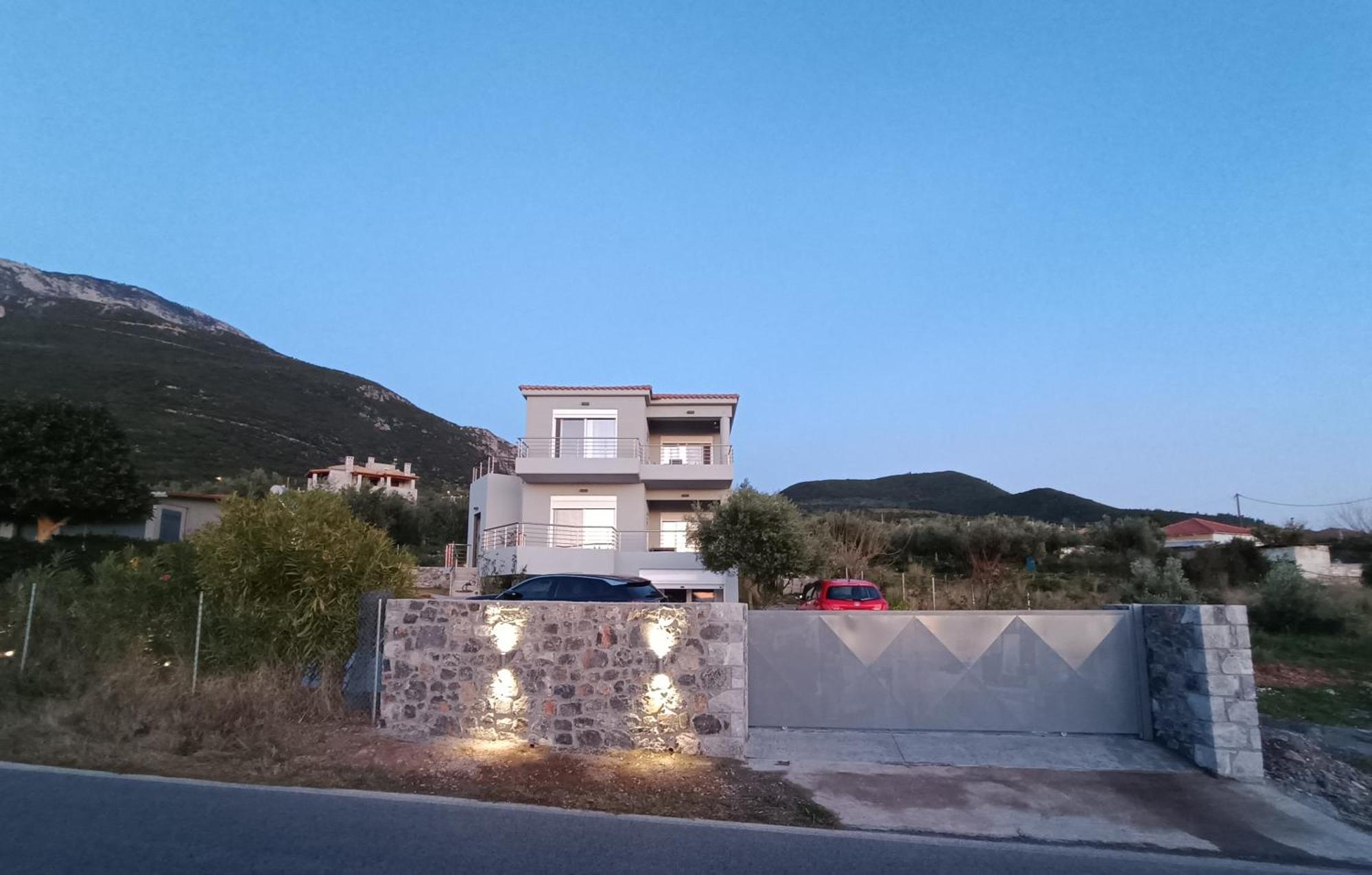 Evilenia Luxury Apartments 칼라마타 외부 사진