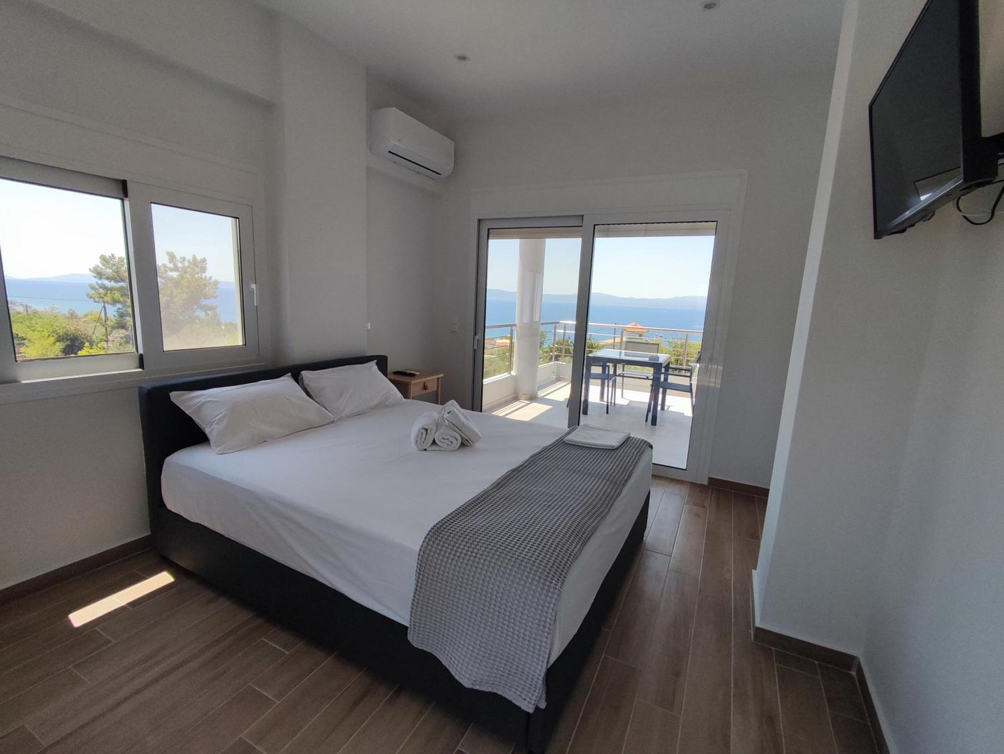 Evilenia Luxury Apartments 칼라마타 객실 사진