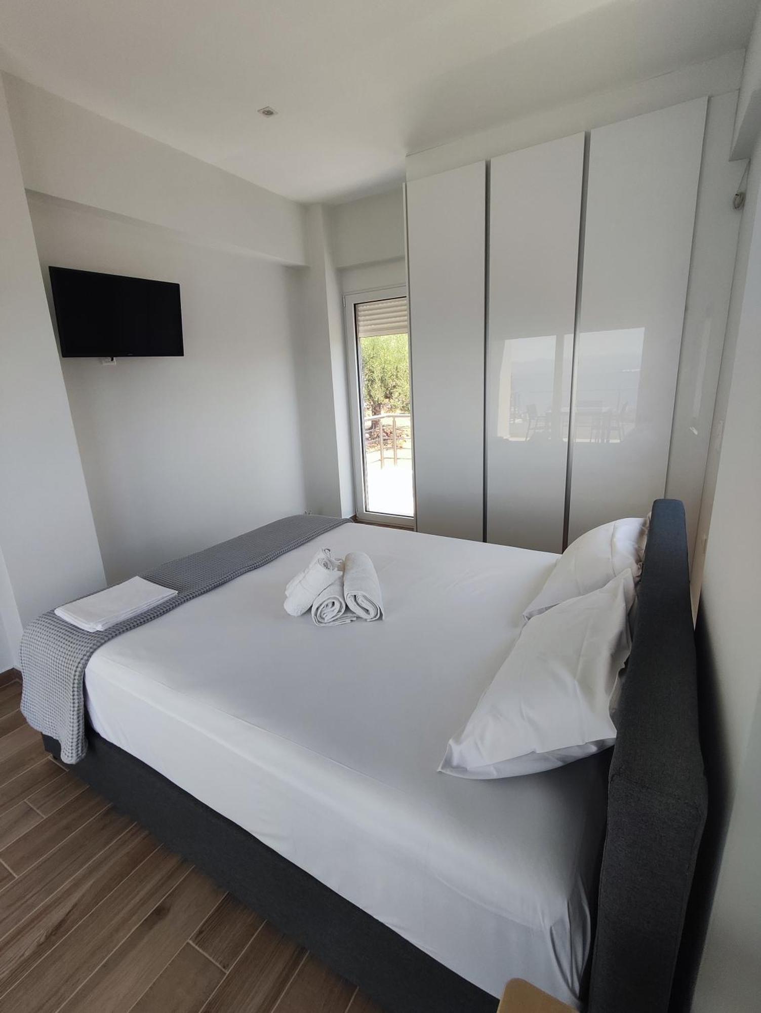 Evilenia Luxury Apartments 칼라마타 외부 사진